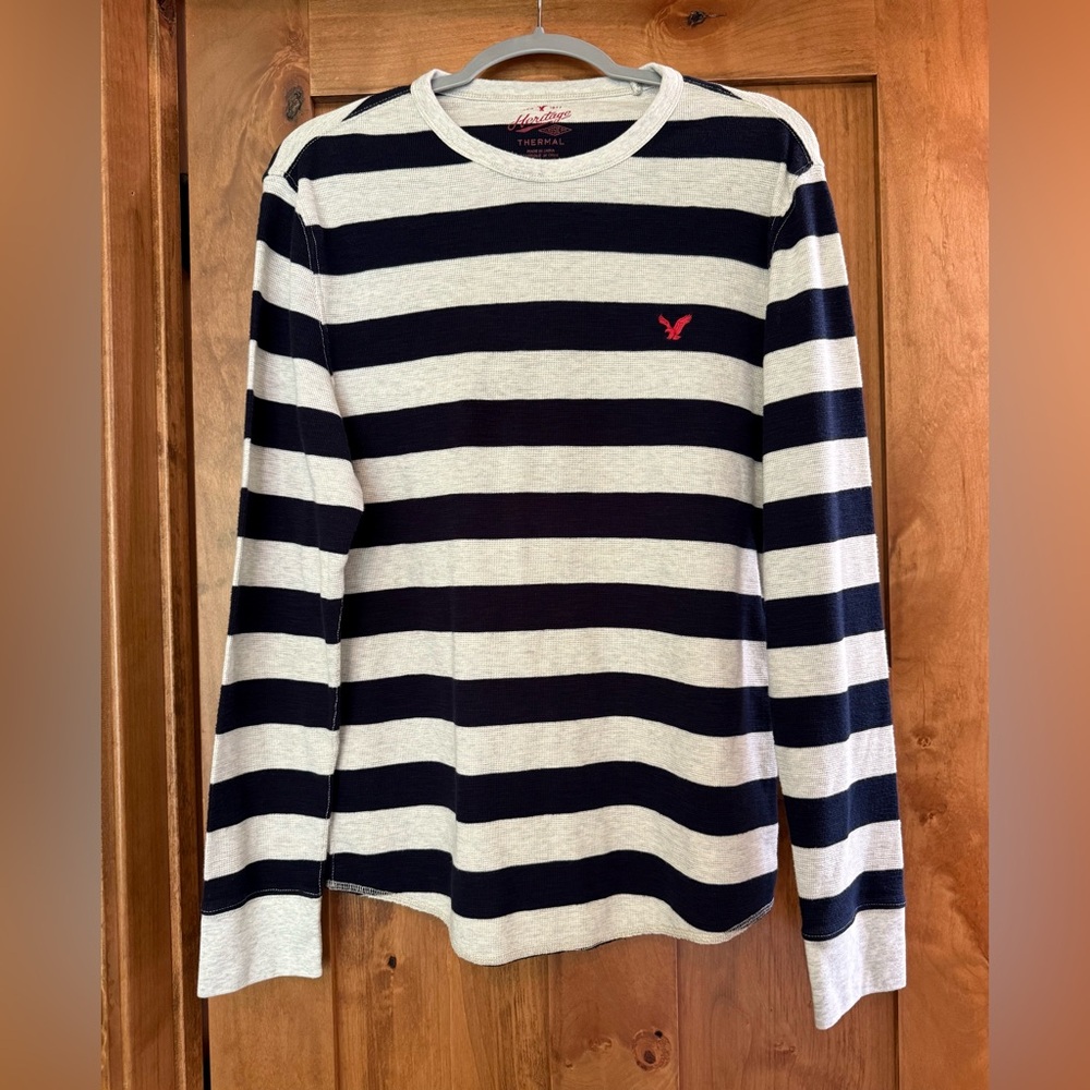 Men’s American Eagle Navy and White Striped Thermal Size Large